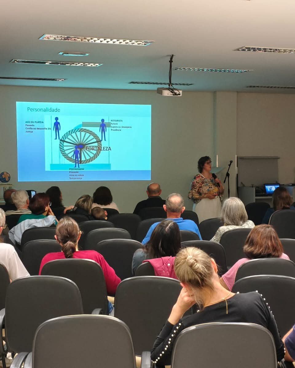 Palestra interativa sobre relacionamentos familiares em Garibaldi